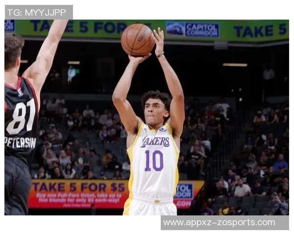 哈克斯称赞德鲁史密斯攻防稳定表现加德纳展现出强大能量与潜力